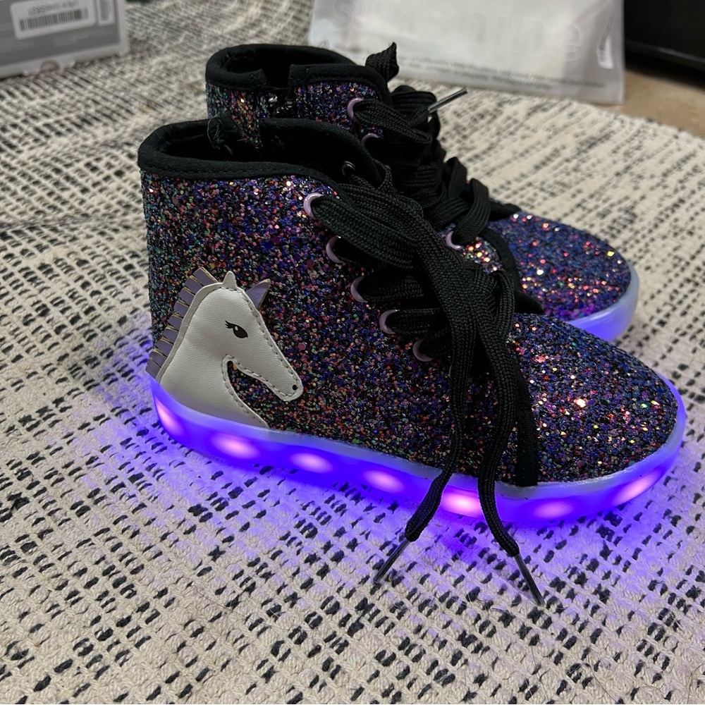 Fabkids size 13 brand new never worn, adorable light up shoes